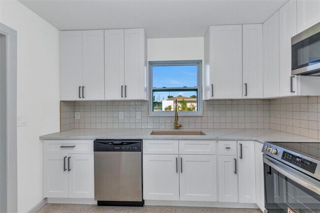 Building Photo - 1611 Sheehan Blvd