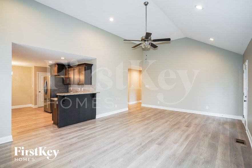 Building Photo - 791 Crestone Ln