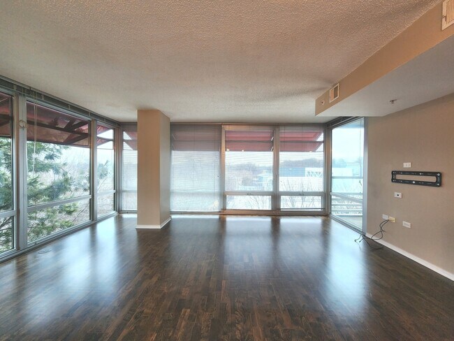 Building Photo - 9655 Woods Dr