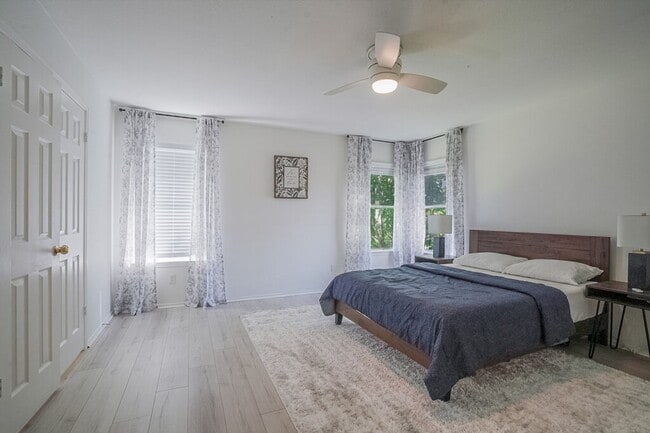 Building Photo - 14817 Single Trce