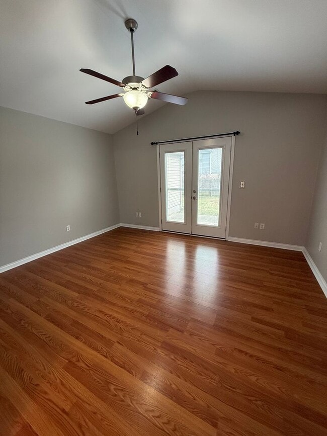 Building Photo - Charming 3-bedroom, 2-bathroom home located in the vibrant city of Lexington