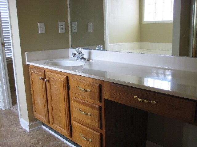 Building Photo - 3110 Overhill Ct