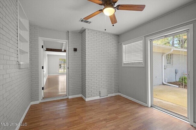 Building Photo - 36 Pebble Hill Dr