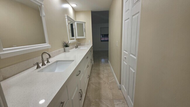 Building Photo - 7743 La Mirada Dr