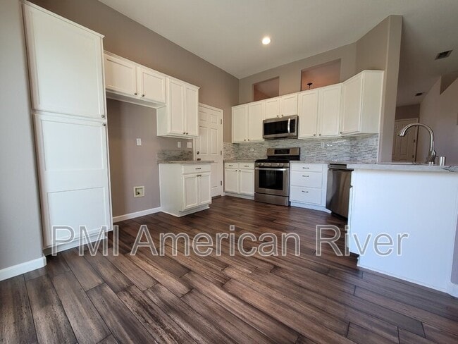 Building Photo - 1105 Brookline Cir