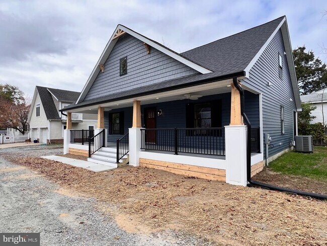 Building Photo - 210 Point Ln