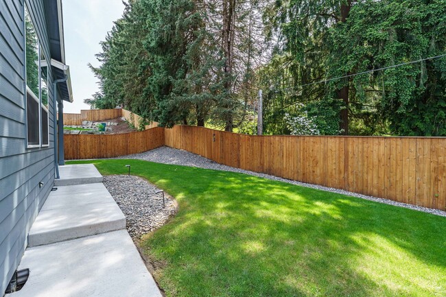 Building Photo - Spacious 4BR Modern Retreat and Luxury Liv...