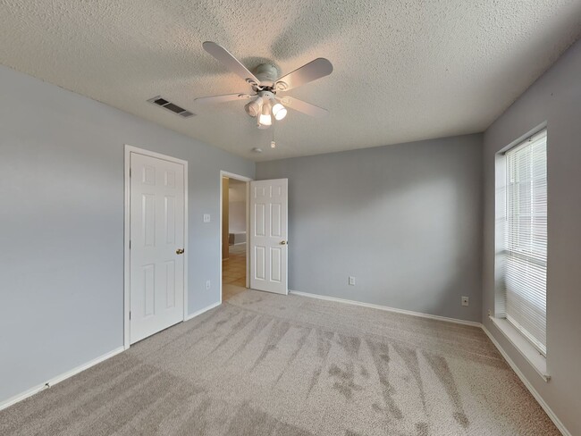 Building Photo - Lovely home in Lake Worth ISD!