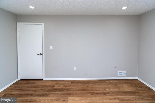 Building Photo - 69 Fisher Dr