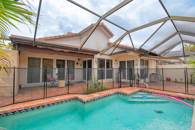 Building Photo - 7811 Villa Nova Dr