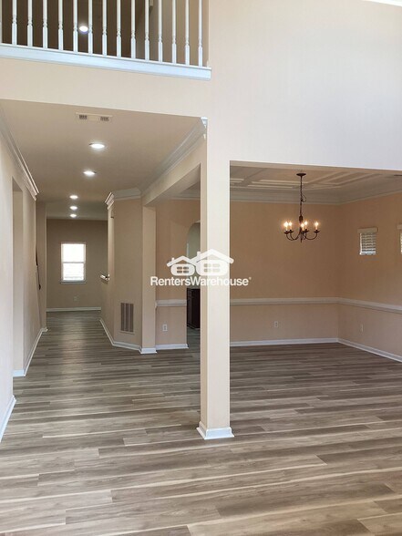 Building Photo - 4470 Hedgewood Dr