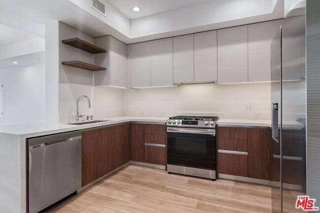Building Photo - 1444 Rexford Dr