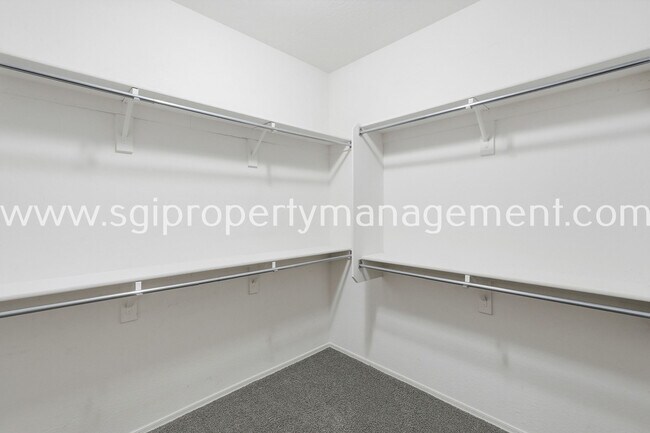 Building Photo - 12442 N 82nd Ln