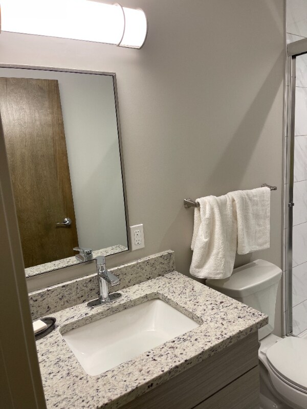 Building Photo - 1417 W 9th St