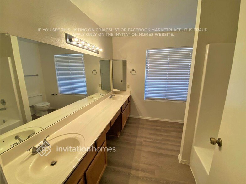 Building Photo - 73 S Sunflower Ct