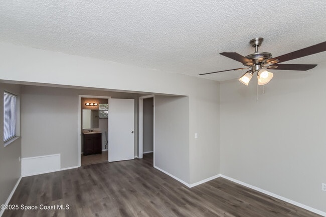 Building Photo - 1051 Marlin Dr