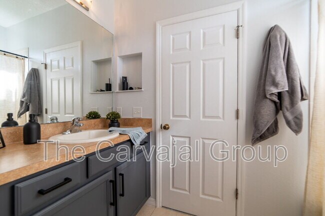 Building Photo - 2210 Seven Oaks Dr