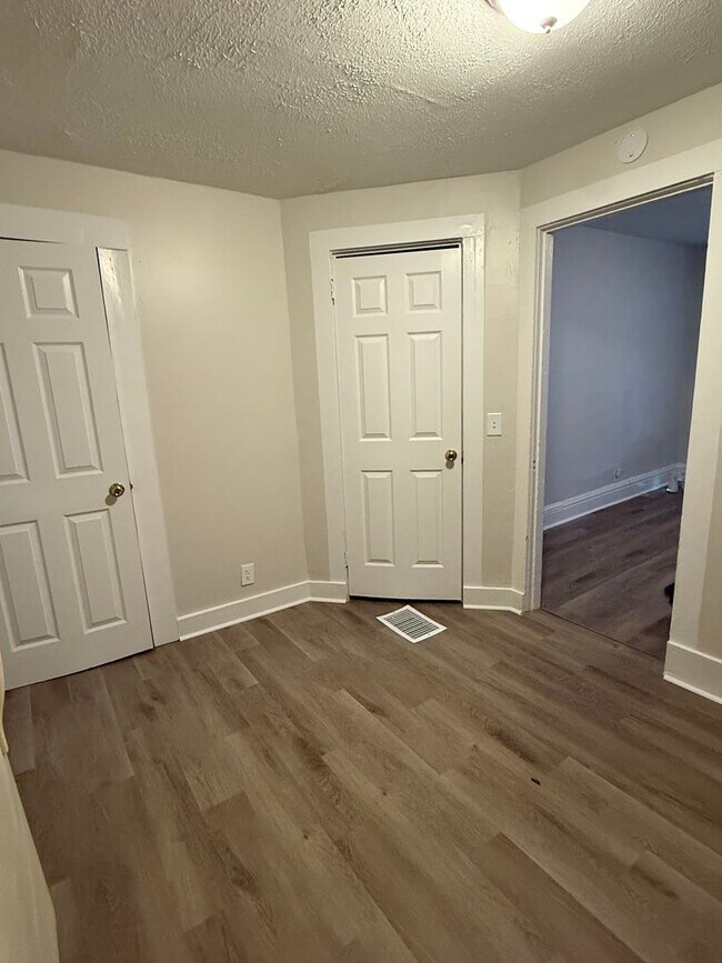 Building Photo - Avenue B