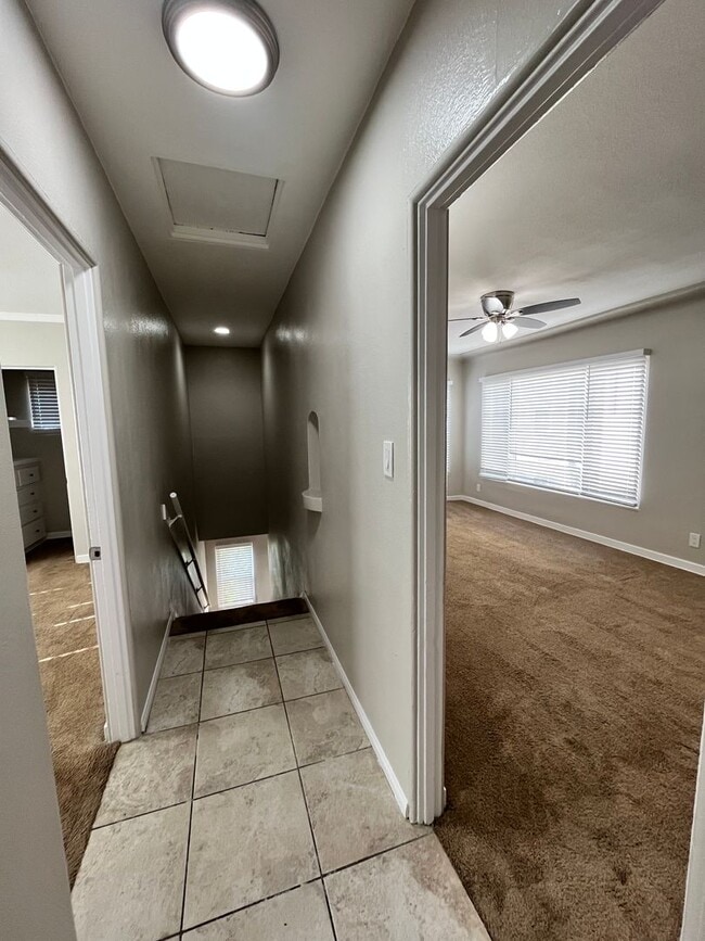 Building Photo - LARGE 1 BEDROOM 1 BATH UPSTAIRS UNIT READY...