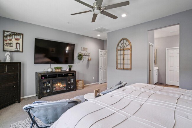 Building Photo - 42912 Gazapo Ct