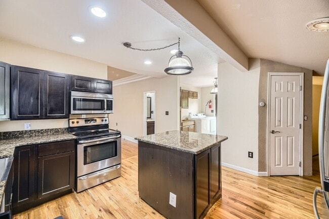Building Photo - Charming 3BR House in Littleton