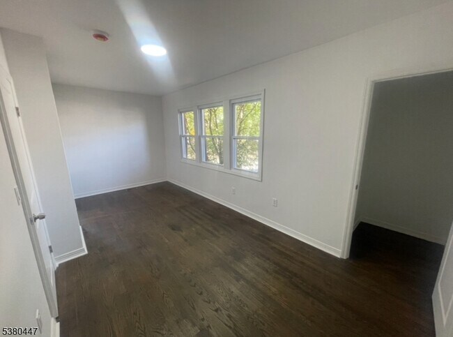 Building Photo - 298 Farrant Terrace