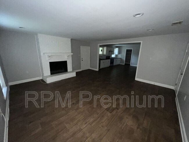 Building Photo - 4922 Sunnybrook Dr