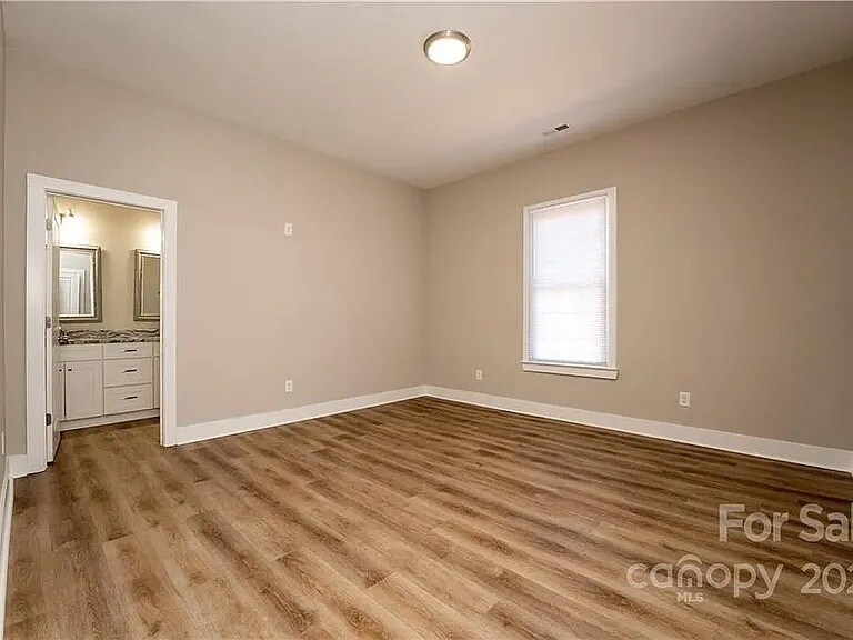 Building Photo - 301 S Cloudman St