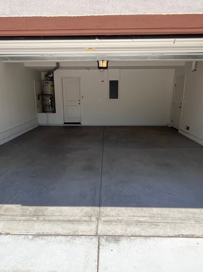 Building Photo - BEAUTIFUL HOME IN WEST ROSEVILLE!!