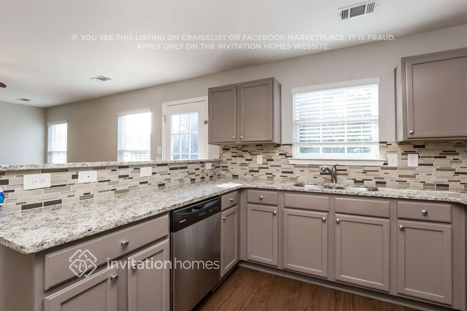 Building Photo - 2470 Mayfair Dr