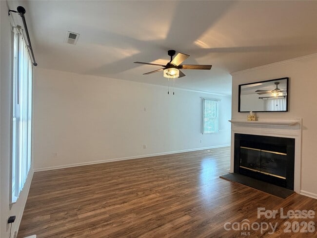 Building Photo - 5917 Crape Myrtle Ln