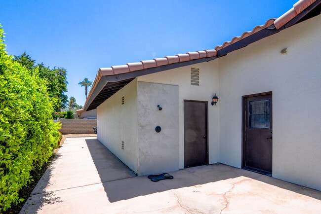 Building Photo - 74830 Waring Ct