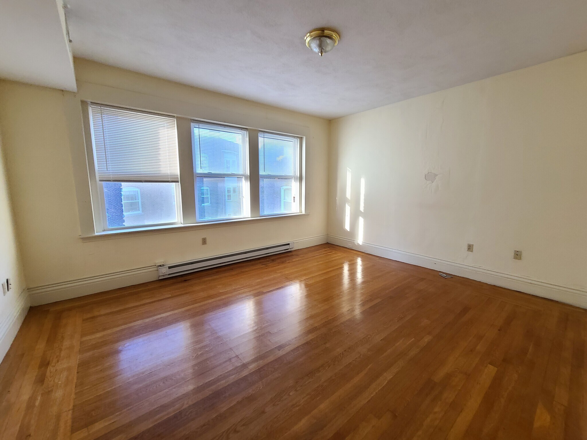 Building Photo - 1402 Beacon St