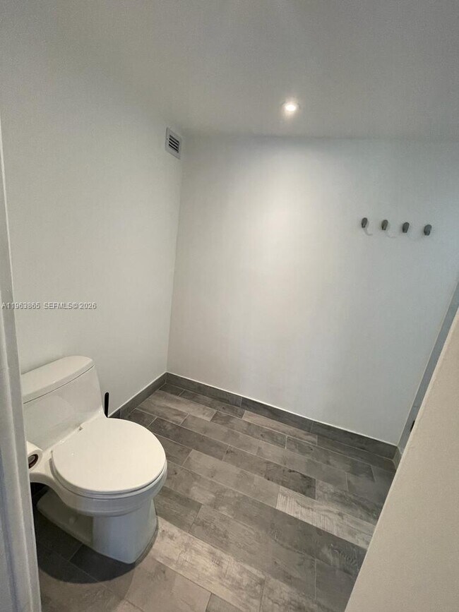 Building Photo - 1865 Brickell Ave