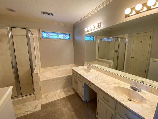 Building Photo - 3 bed, 2 bath in Lakeland near Stonebridge Golf Course