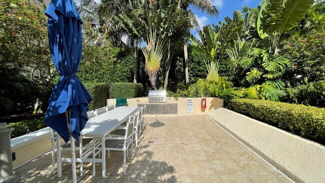 Building Photo - 610 Clematis St