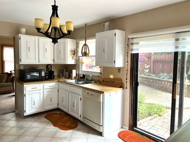 Building Photo - 213 Stanyon Ln