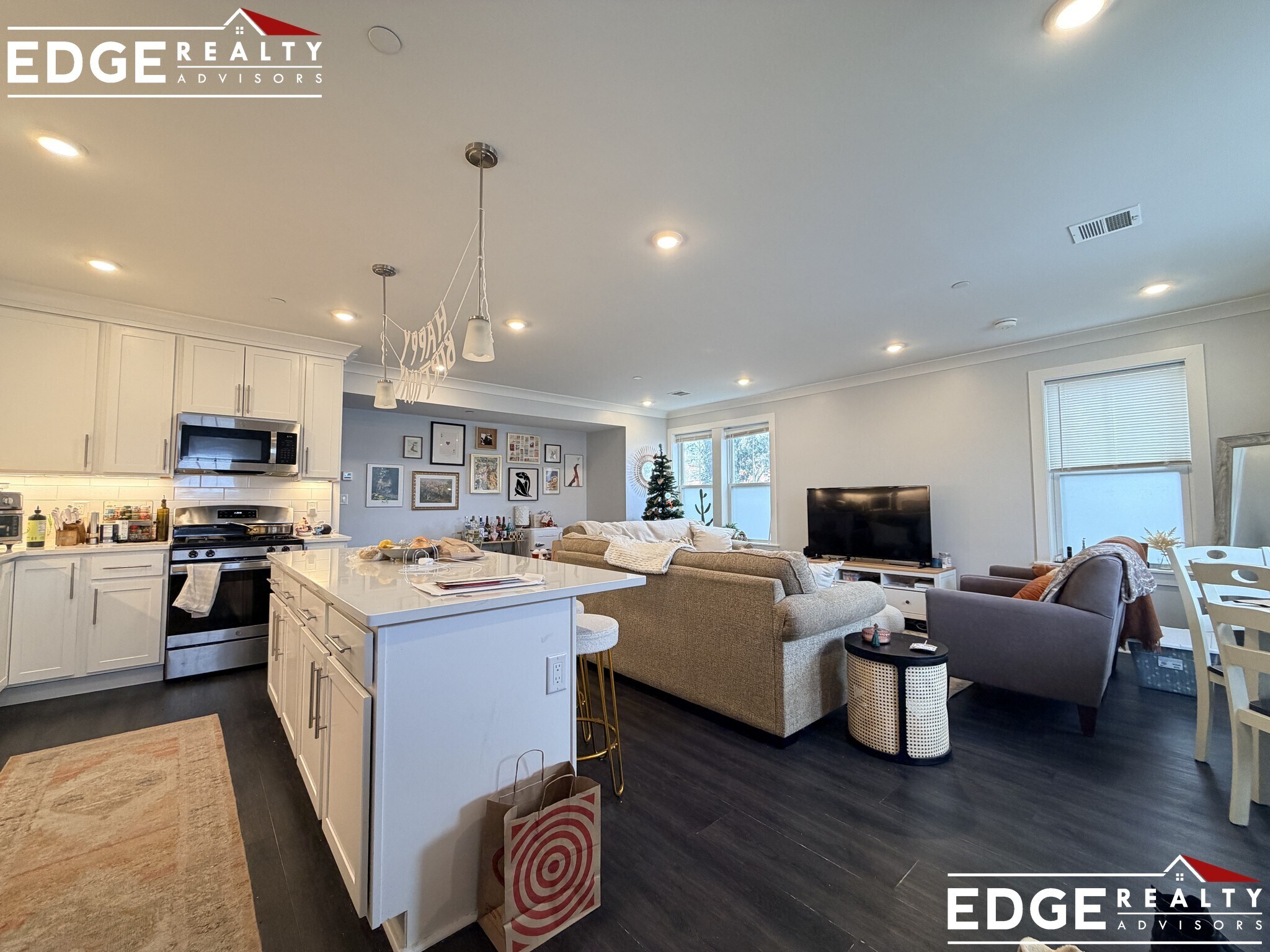 Building Photo - 114 North Beacon St