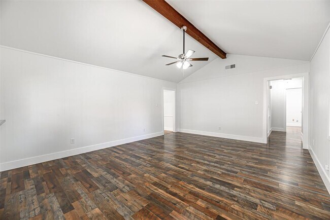 Building Photo - 735 Reseda Dr