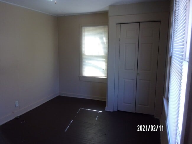 Building Photo - 2 Bedroom Apartment