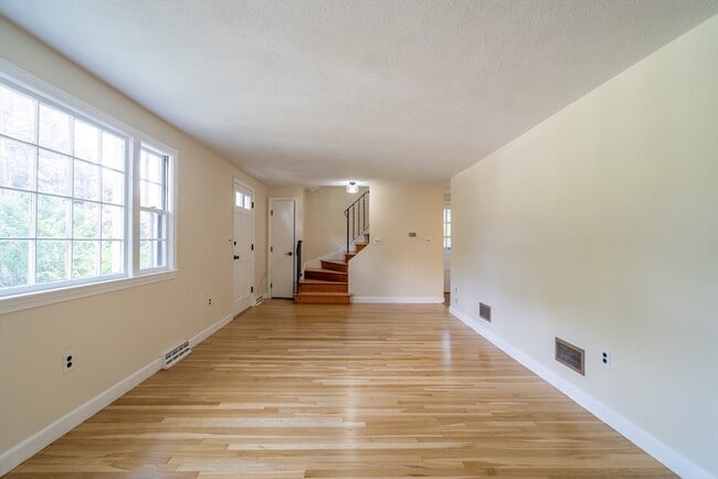 Building Photo - 10 Colburn St