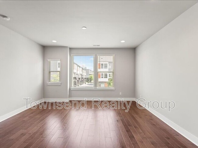Building Photo - 2122 Bryant Park Dr