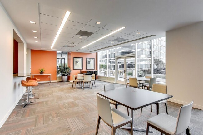 Building Photo - Luxury High-Rise Living | Stunning Bay Bridge Views from the 31st Floor