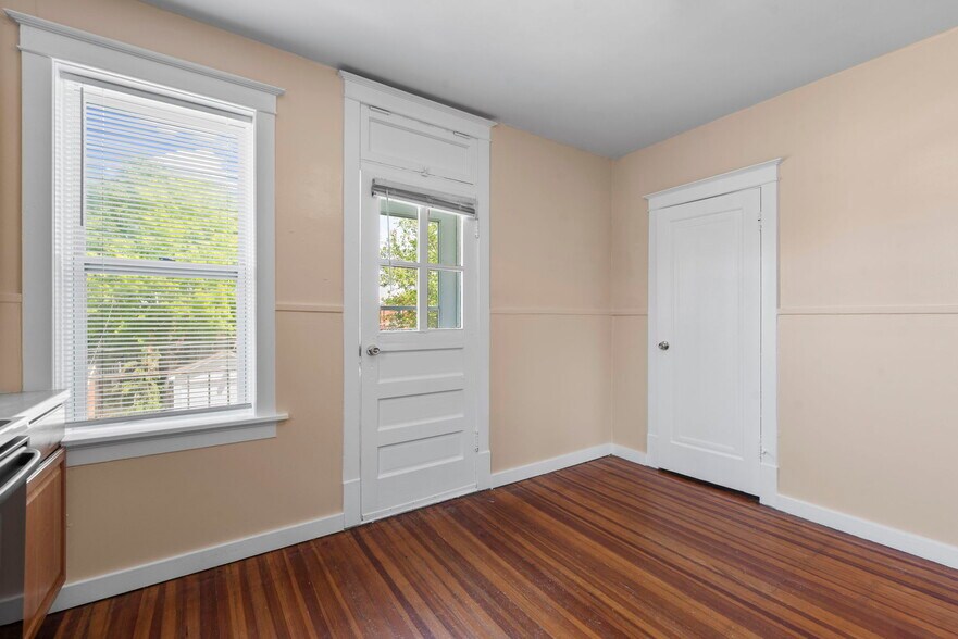 Building Photo - 3925 Dunnica Ave