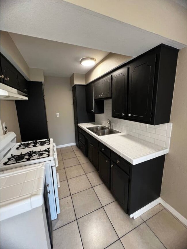 Building Photo - Curran Place Apartments