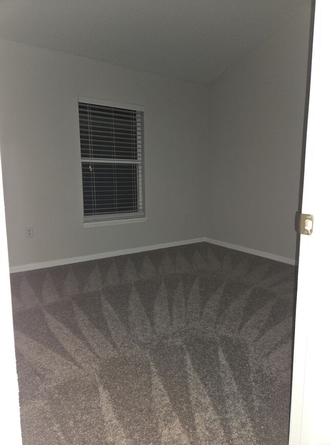 Building Photo - 3BD / 2.5BA Carriage Home