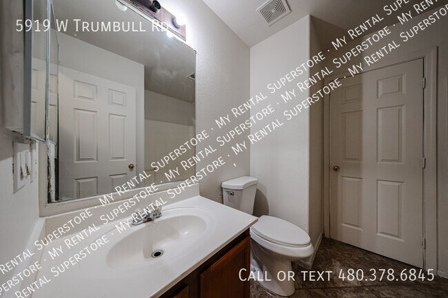 Building Photo - 5919 W Trumbull Rd