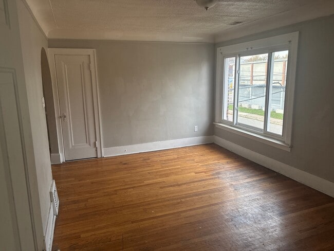 Building Photo - 4893 Chatsworth St