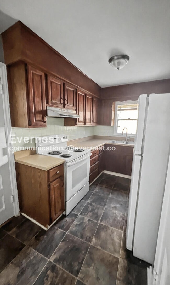 Building Photo - 7316 The Paseo