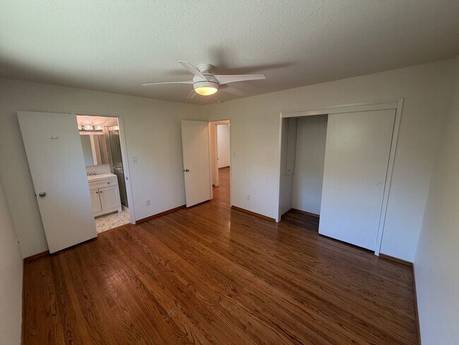 Building Photo - 3 Bedroom | 2 Bathroom | Single Family Home